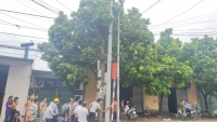 Phú Xuyên (Hà Nội): Một công nhân bị điện giật tử vong khi leo lên cột điện