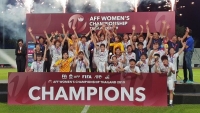 ĐT nữ Việt Nam nhận nhiều phần thưởng sau chức vô địch AFF Cup