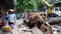 Hà Nội: Nhiều tuyến đường ngập úng cục bộ sau mưa lớn