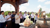 Thủ tướng Nguyễn Xuân Phúc dâng hương tưởng niệm các anh hùng liệt sĩ tại Thành cổ Quảng Trị