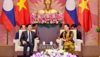 Chủ tịch Quốc hội Nguyễn Thị Kim Ngân hội kiến Thủ tướng CHDCND Lào