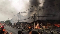 Thanh Hóa: Cháy chợ Còng, hàng trăm ki- ốt của người dân bị thiêu rụi hoàn toàn