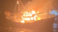 Đà Nẵng: Đang neo đậu tại âu thuyền, tàu cá hàng tỷ đồng bị thiêu trụi