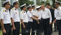 Chánh án Nguyễn Hòa Bình thăm và tặng quà Lữ đoàn 682 Vùng 4 Hải Quân
