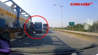Video giao thông: Xe khách suýt gây tai nạn vì tạt đầu xe bồn chở hóa chất