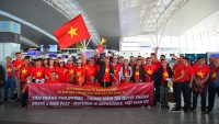 Hàng ngàn cổ động viên nhuộm đỏ sân bay, lên đường cổ vũ đội tuyển U22 Việt Nam