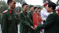 Đại tướng Ngô Xuân Lịch gặp mặt các chiến sĩ của Lữ đoàn 144 xuất ngũ năm 2020