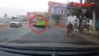 Video giao thông: Tài xế suýt cướp đi tính mạng nhiều người ngày cận Tết