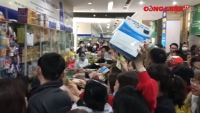 Phòng virus corona, người dân Hà Nội đổ xô đi mua khẩu trang y tế