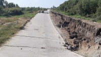 Cà Mau: Tuyến đường đê biển Tây tiếp tục bị sụp lún