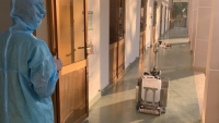 TP.HCM: Robot khử khuẩn phòng cách ly chính thức “nhận nhiệm vụ”
