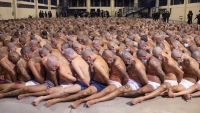 Bức ảnh gây sốc trong nhà tù El Salvador giữa đại dịch Covid-19
