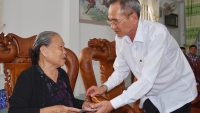 Bạc Liêu: Thăm và tặng quà Mẹ Việt Nam anh hùng, gia đình chính sách
