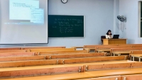 Nhiều trường đại học tại Hà Nội tiếp tục cho sinh viên học trực tuyến