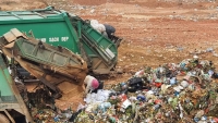 Vĩnh Yên (Vĩnh Phúc): Ngang nhiên đổ rác trái phép, chính quyền địa phương ở đâu?