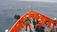 Quảng Nam: Giải cứu thành công 2 thuyền viên đi biển gặp nạn