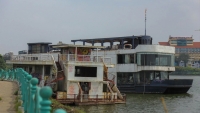 Nhếch nhác cảnh xác loạt du thuyền bị bỏ hoang ở Hồ Tây