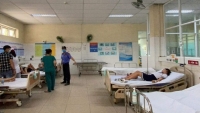 Hơn 30 học sinh phải nhập viện, nghi ngộ độc do chơi đất nặn slam