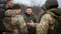 Lãnh đạo Ukraine ký luật gọi quân nhân nhập ngũ giữa căng thẳng với Nga