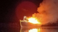 Hai tàu cá ở Vũng Tàu cháy dữ dội, thiệt hại lớn về tài sản