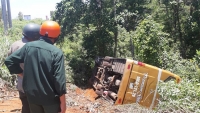 Đắk Nông: Xe khách lao xuống vực, 22 người may mắn thoát nạn
