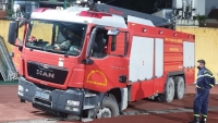 Xe cứu hỏa gặp sự cố hy hữu ở sân vận động Hàng Đẫy