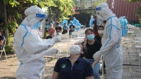 Đà Nẵng: Hàng trăm nhân viên y tế được điều động lấy mẫu bệnh phẩm cho 8.000 người