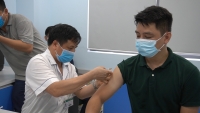 Hà Nội: Tiêm vắc xin Covid-19 cho hàng trăm phóng viên, nhà báo