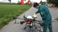 Tiên Du (Bắc Ninh): Thuê máy bay không người lái phun thuốc cho lúa vùng bị phong tỏa