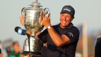 “Lão đại” Phil Mickelson đi vào lịch sử khi vô địch PGA Championship 2021
