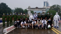 Lào Cai: Bàn giao 16 người Trung Quốc nhập cảnh trái phép vào Việt Nam