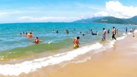 Bình Định: Tạm dừng bán tại chỗ quán ăn vỉa hè, hạn chế tắm biển