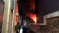 Hà Nội: Cháy lớn tại cửa hàng kinh doanh thiết bị điện ở đường Phú Diễn