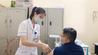 Bắc Giang: Tiêm vắc xin Covid-19 cho 367 thương nhân và lái xe thu mua vải thiều