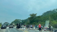 Tai nạn liên hoàn trên cao tốc Nội Bài - Lào Cai khiến giao thông ùn tắc nghiêm trọng