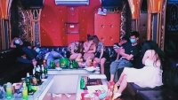 Phát hiện hơn 30 người mở tiệc ma túy trong quán karaoke