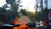 Quảng Nam: Làm rõ clip người đàn ông chặn đầu ô tô, dùng súng dọa bắn tài xế