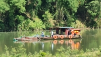 Thanh Hoá: Tịch thu nhiều tàu khai thác cát trái phép trên sông Mã
