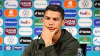UEFA dọa phạt các cầu thủ nếu học theo Cristiano Ronaldo