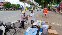 Ấm lòng bữa sáng miễn phí tặng người lao động nghèo khó khăn mùa dịch tại Hà Nội