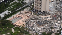 Thảm họa tòa nhà 40 tuổi đổ sập tại Mỹ và mối đe dọa từ hàng nghìn chung cư cũ tại Việt Nam
