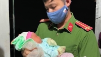 Hà Nội: Bé sơ sinh bị bỏ rơi trong đêm