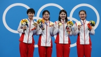 Tuyển bơi Trung Quốc gây sốc khi phá 2 kỷ lục Olympic trong một buổi sáng