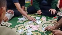 Hà Nội: Xử phạt hơn 100 triệu đồng 6 đối tượng tụ tập đánh bạc giữa mùa dịch