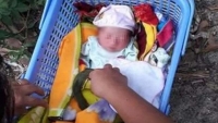 Hà Tĩnh: Bé gái sơ sinh bị bỏ rơi ở gốc cây xoài