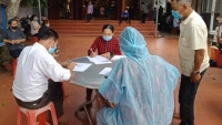 Đắk Lắk: Bất chấp lệnh giãn cách xã hội, 19 người vẫn tụ tập cúng bái giữa đình