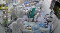 Y, bác sĩ hoạt động trên “300% công suất” cấp cứu bệnh nhân Covid-19 nặng tại Đồng Tháp