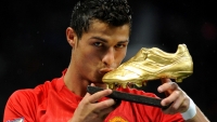 Ronaldo chấp nhận giảm nửa lương để về Man Utd