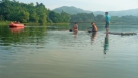 Thanh Hóa: Lật bè trên hồ thủy lợi, 2 người đuối nước thương tâm