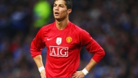 Cristiano Ronaldo đeo băng đội trưởng ngay trong trận ra mắt Man Utd
